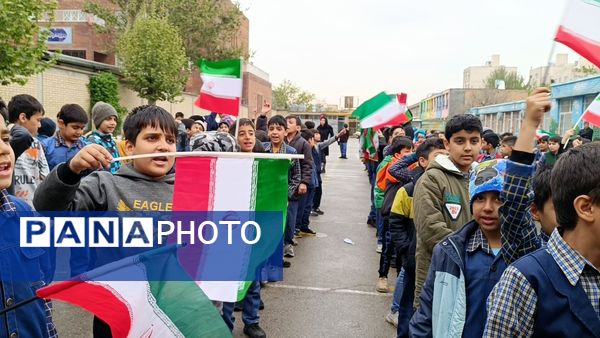 شادی دانش آموزان دبستان سعدی یک در تحقق وعده صادق تنبیه اسرائیل