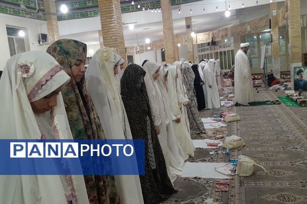 لحظات نورانی اعتکاف و نماز جماعت در مسجد امام حسن عسگری(ع)