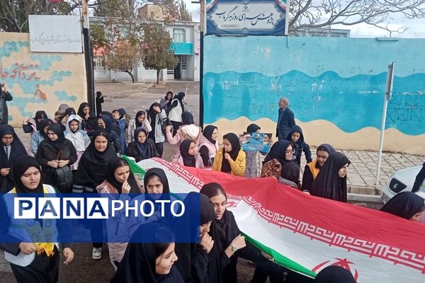 دانش‌آموزان شهر گرماب در راهپیمایی 13 آبان