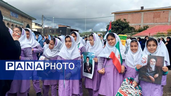 حضور پر شور نسل آینده در راهپیمایی روز دانش آموز 