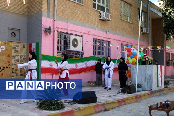 جشن دهه فجر انقلاب اسلامی در دبیرستان رضوان شهرستان بوشهر