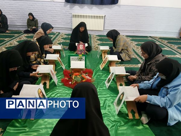 محفل انس با قرآن در دبیرستان دخترانه فاطمیه 