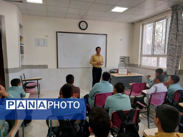 دوره آموزشی بهداشتی ویژه روز جهانی هاری در دبیرستان رئیس زاده خلیل آباد