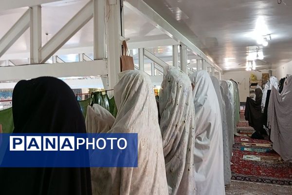 نماز جمعه همزمان با ایام فاطمیه در مسجد جامع شهر بارنیشابور