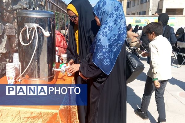 برگزاری جشن شکوفه ها در دبستان حاج تقی احدیان ناحیه ۶ مشهد