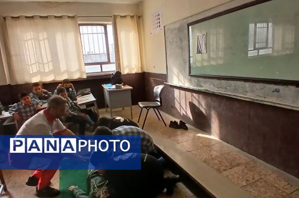 آموزش کمک‌های اولیه در مدرسه شهید فتوحی رباط‌کریم