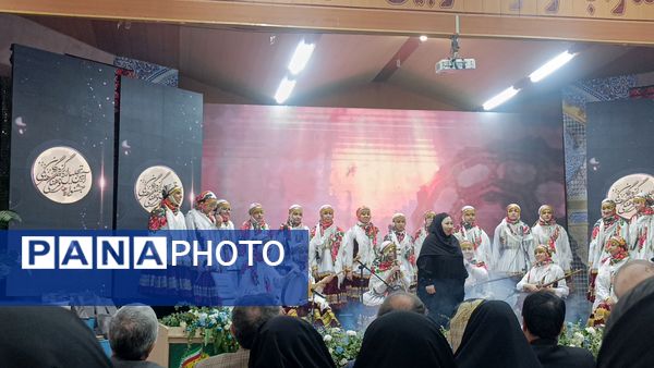 آیین تجلیل از برگزیدگان جشنواره‌های فرهنگی هنری