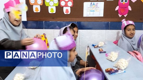 جشن صد نقطه‌ای شیرین در مسیر یادگیری کلاس دومی های شهید نجفی