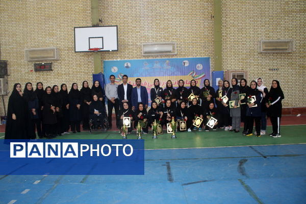 مسابقات تنیس روی میز فرهنگیان یادواره شهدای تربیت‌بدنی در سالن آزادگان استان بوشهر 