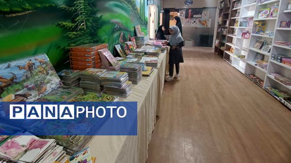 نمایشگاه کتاب در کانون فرهنگی تربیتی ولی عصر(عج) 