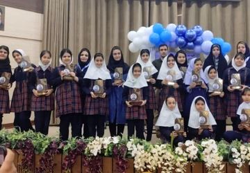 جشن رونمایی از کتاب دختران بهشت در دبستان غیر دولتی دختران بهشت