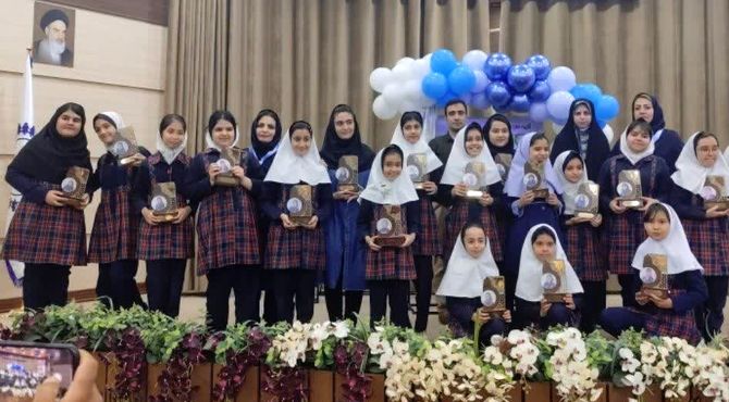جشن رونمایی از کتاب دختران بهشت در دبستان غیر دولتی دختران بهشت