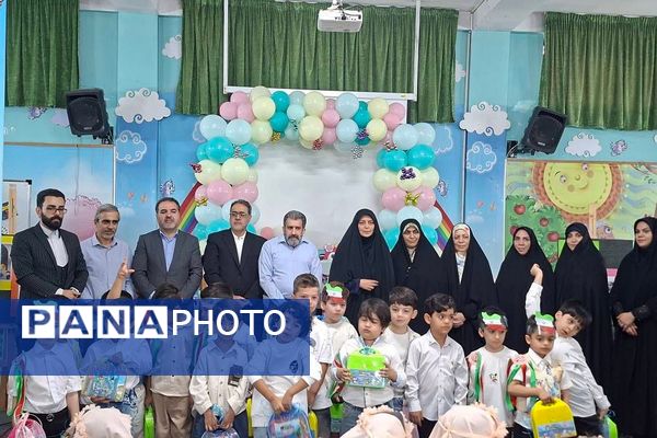 برگزاری جشن غنچه ها در مجتمع آموزشی میرداماد با حضور مدیر آموزش و پرورش ناحیه دو شهرری 