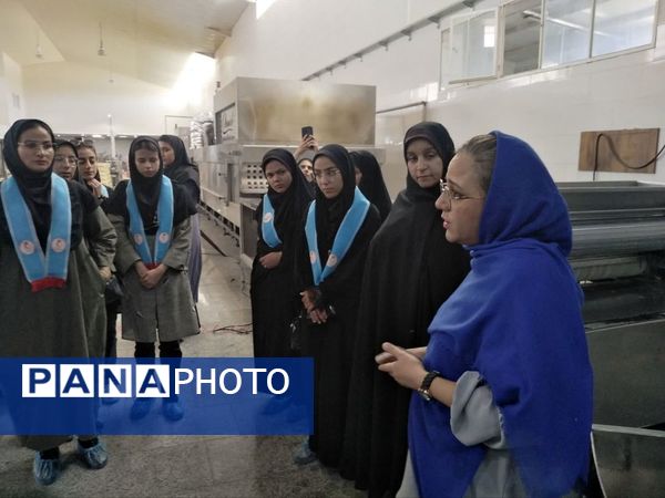 بازدید اعضای کانون دانشجویی دانشگاه آزاد کاشمر از کارخانه صنعتی بیسکوتو 