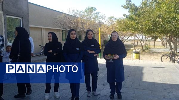 قدردانی پیشتازان دبستان شهید نجفی فدافن از پرستاران بیمارستان حضرت ابوالفضل