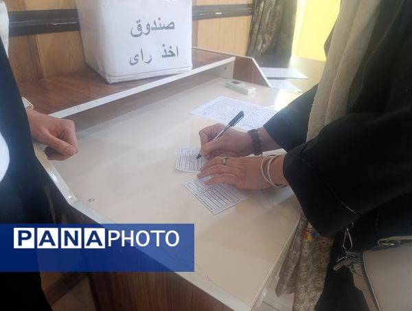 برگزاری جلسه انجمن اولیاء و مربیان دبیرستان نمونه دولتی پژوهش در آشخانه