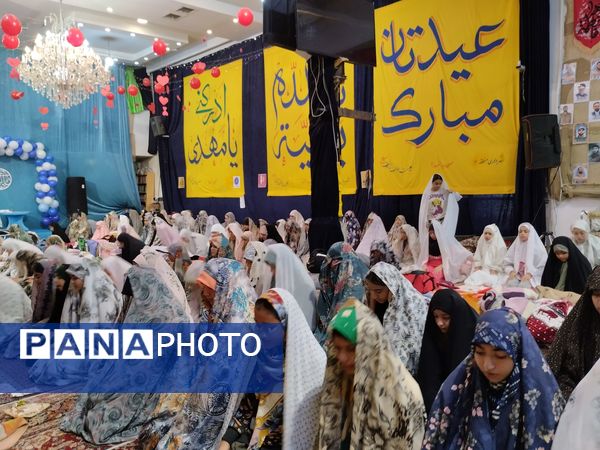 اعتکاف دختران نوجوان در مسجد سیدالشهدا مشهد