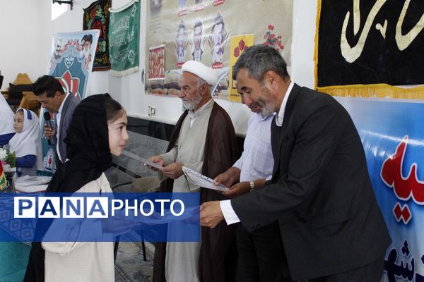 تقدیر از دانش‌آموزان فعال فرهنگی و قرآنی در شهر درق 