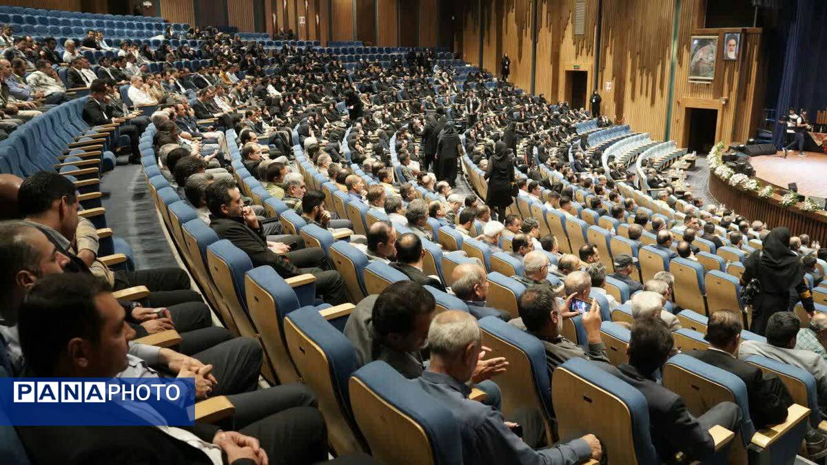 آیینه‌ تلاش کارمندان دانشگاه فردوسی مشهد