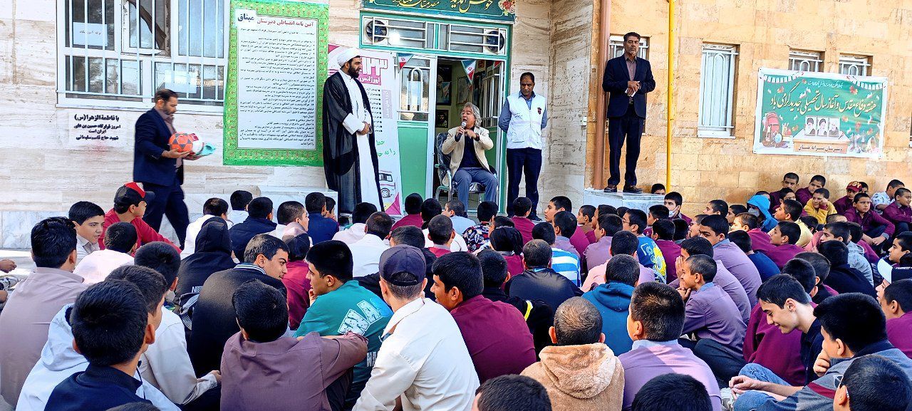 حضور اورژانس اجتماعی شهرستان کاشمر در دبیرستان میثاق
