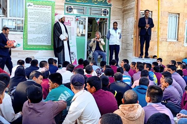 حضور اورژانس اجتماعی شهرستان کاشمر در دبیرستان میثاق