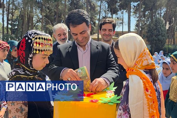 جشن عاطفه‌ها؛ لبریز از مهربانی در دبستان دخترانه قدر بهارستان ۲