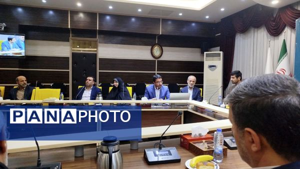 نشست هم‌اندیشی اساتید قرآنی با مسئولان وزارت آموزش و پرورش در تبریز