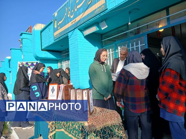  تجلیل از همیاران معلم در دبیرستان فاطمیه