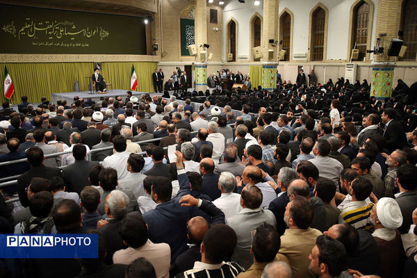 دیدار جمعی از معلمان با رهبر معظم انقلاب