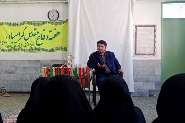 دانش‌آموزان مدرسه فاطمه پاپلی بنادکوک دیزه با تاریخ مقاومت آشنا شدند