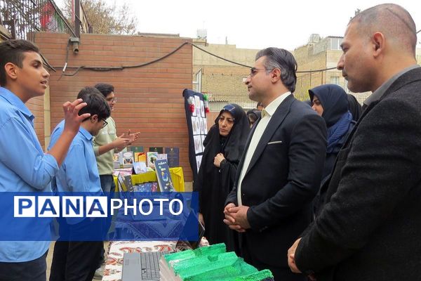 مراسم هفته پژوهش در دبیرستان بانو عفت آهنگری شهرری