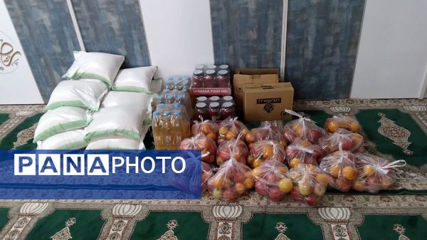 اهدای بسته‌های یلدایی به خانواده‌های کم برخوردار در شب یلدا