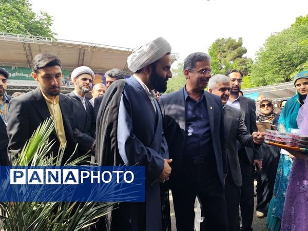 بازدید معاون پرورشی و فرهنگی وزارت آموزش و پرورش از نمایشگاه دستاوردهای کانون‌های فرهنگی تربیتی استان بوشهر
