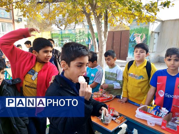 برگزاری بازارچه دانش‌آموزی در مدرسه شهدای فرهنگی شهرستان شیروان