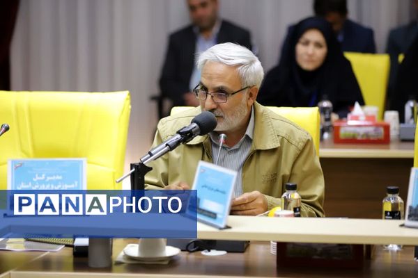 نشست مشترک کمیسیون آموزش، تحقیقات و فناوری مجلس با وزیر آموزش و پرورش 