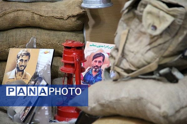 اهدا لوازم تحریر به دانش‌آموزان کم برخوردار در دبستان شهید خبره فرشچی ناحیه یک شهرری