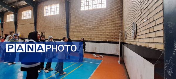 مسابقات طناب‌کشی و دارت در سالن زینبه شهرستان شیروان