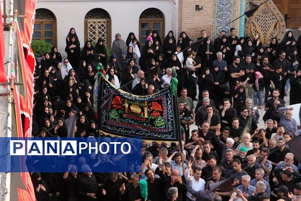 آیین مذهبی تعویض پرچم گنبد حرم مطهر حضرت سلطانعلی ابن امام محمد باقر(ع)