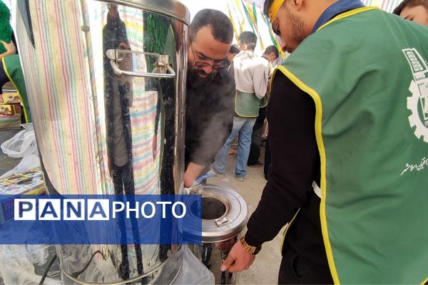 در اغنای دل‌ها هنرستان موفقیان اسلامشهر میزبان آیین فاطمیه و سفره احسان بانوی نور بود