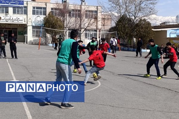 مسابقات درون مدرسه‌ای فوتسال در دبیرستان امام رضا (ع) نیشابور 