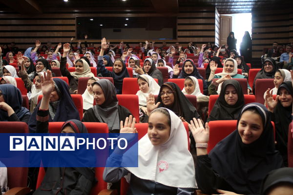 آیین تجلیل از برگزیدگان چهل و دومین دوره مسابقات فرهنگی و هنری دانش‌آموزان شهر تهران