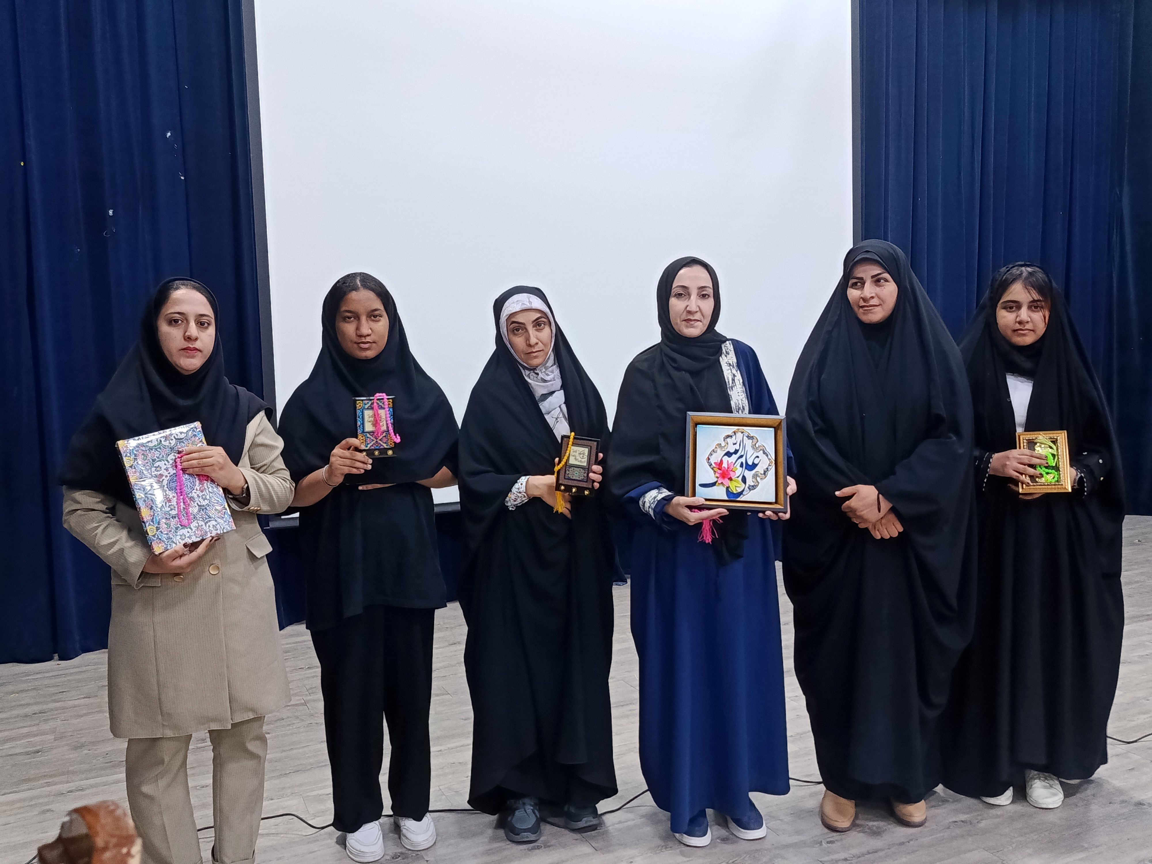 جشن میلاد حضرت زینب(س) و روز پرستار در سالن ارشاد حاجی‌آباد