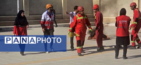 تمرین آمادگی دانش‌آموزان بافق در مانور سراسری زلزله و ایمنی