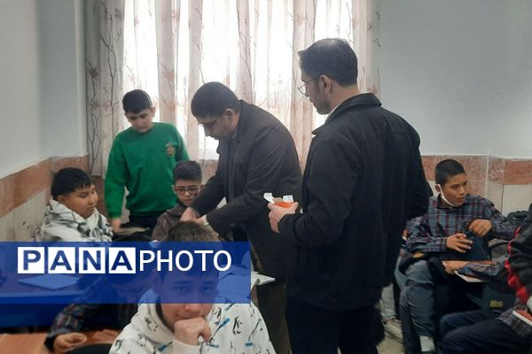 آغاز طرح مکمل یاری با آهن و ویتامین دی در مدارس کهریزک