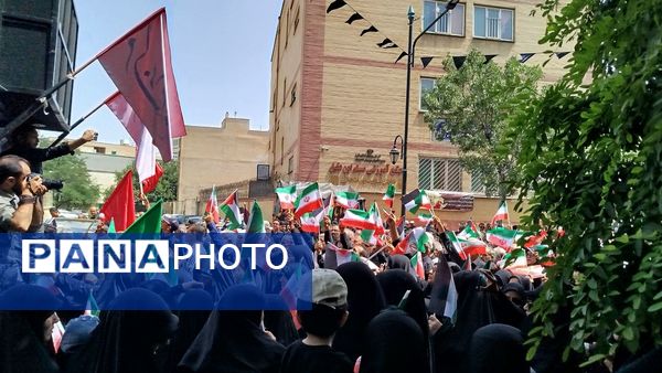 حضور باشکوه مردم کرج در مراسم تشییع جمعی از شهدا حمله رژیم صهیونیستی
