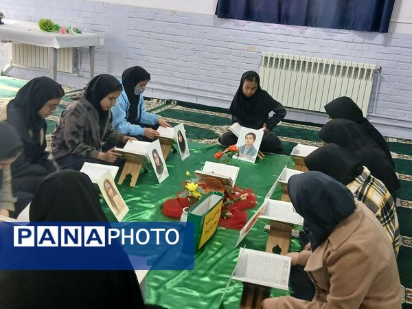 محفل انس با قرآن در دبیرستان دخترانه فاطمیه 