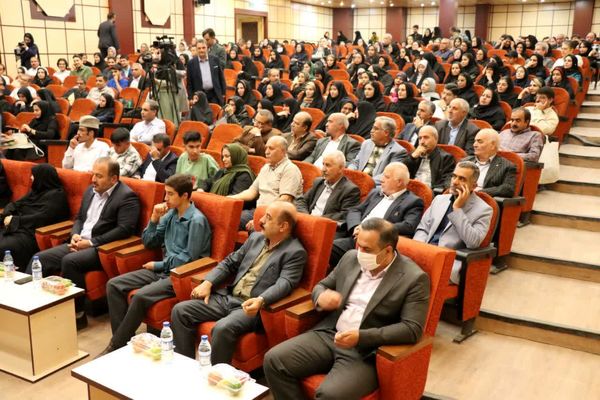 تجلیل از دانشآموزان برگزیده کنکور سراسری شهرضا
