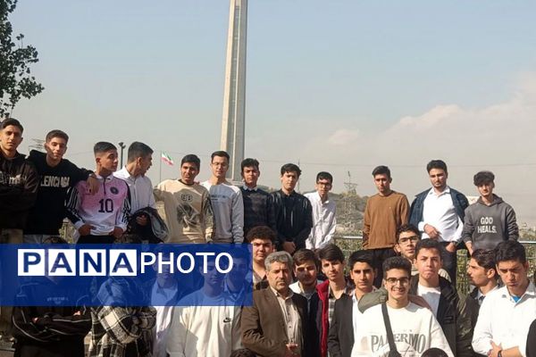 بازدید از دانشکده دندانپزشکی تهران دانش‌آموزان دبیرستان شهدای علم‌ و فناوری بهارستان دو
