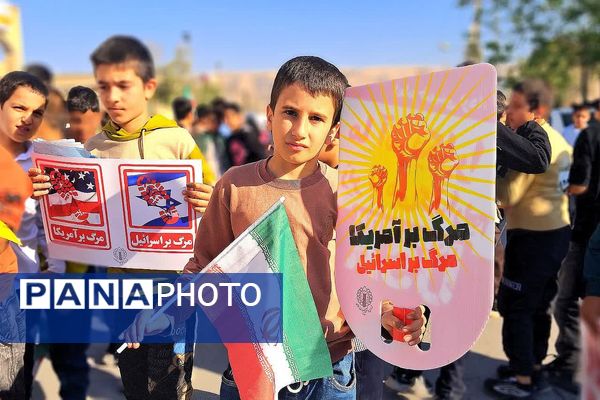 حضور پرشور دانش‌آموزان و فرهنگیان در راهپیمایی روز دانش‌ آموز در باشت 