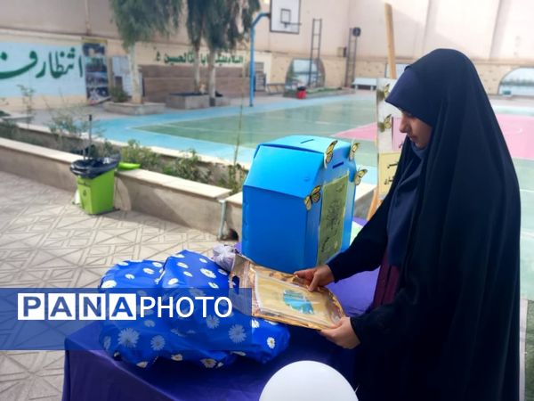 برگزاری بهار همدلی شکوه مهربانی جشن نیکوکاری در دبیرستان عفت